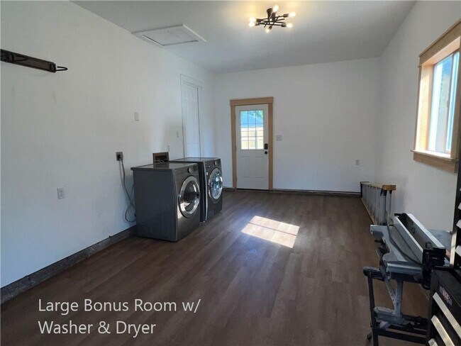 Large utility/ bonus room - 2008 E Huntsville Rd