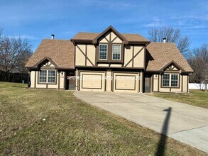 Building Photo - Charming 2bd 1.5 bath Duplex w/ Garage for Lease