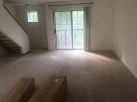 Building Photo - 213 Hildred Dr