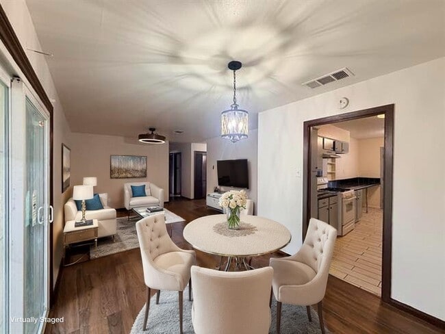 Building Photo - 699 Banyan Ct