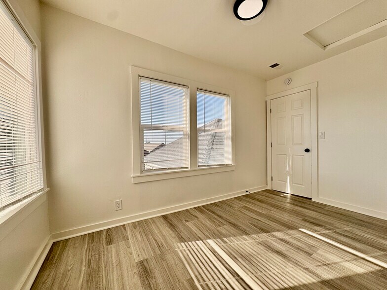 Building Photo - 695 30th St