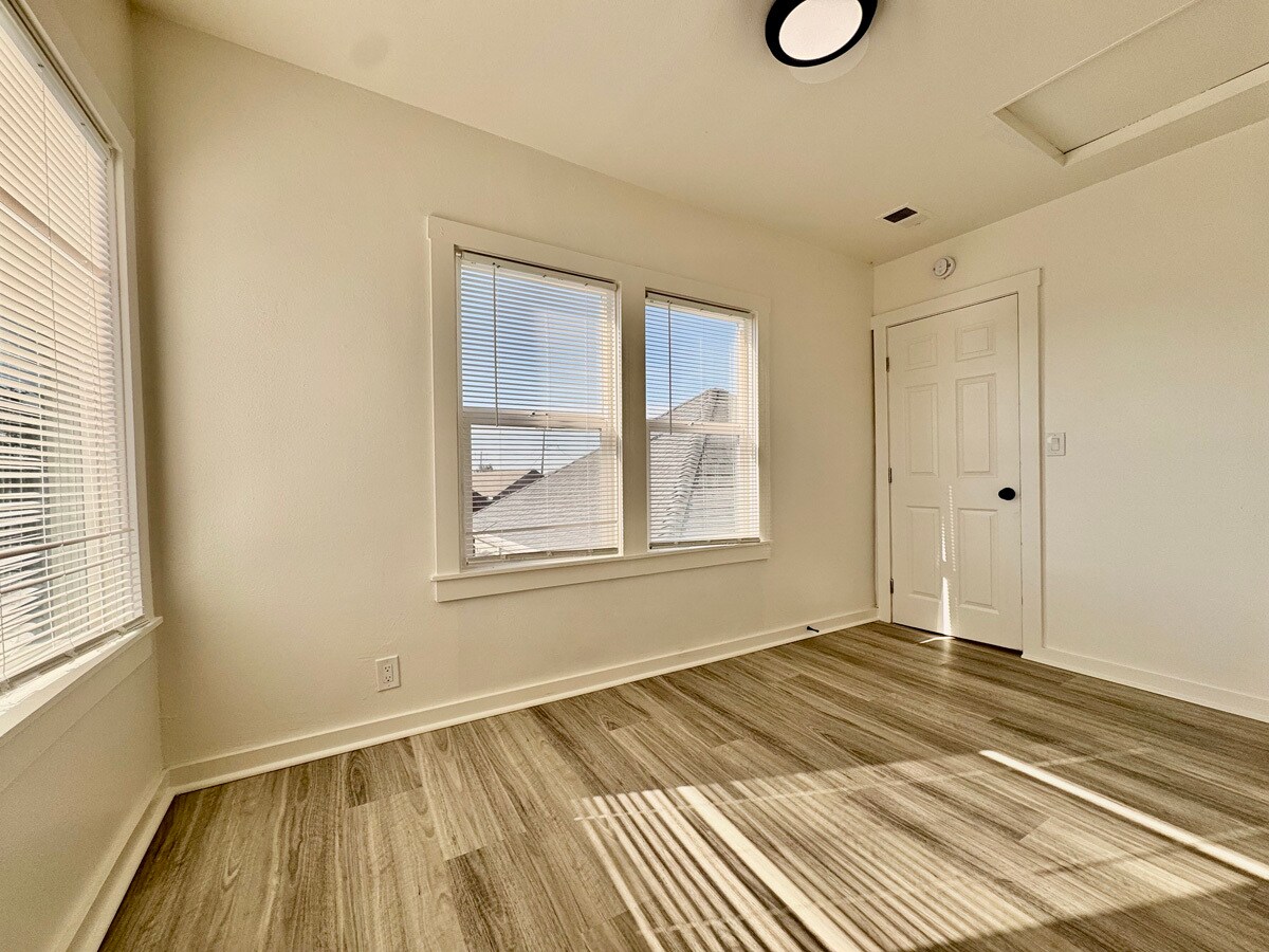 Building Photo - 695 30th St