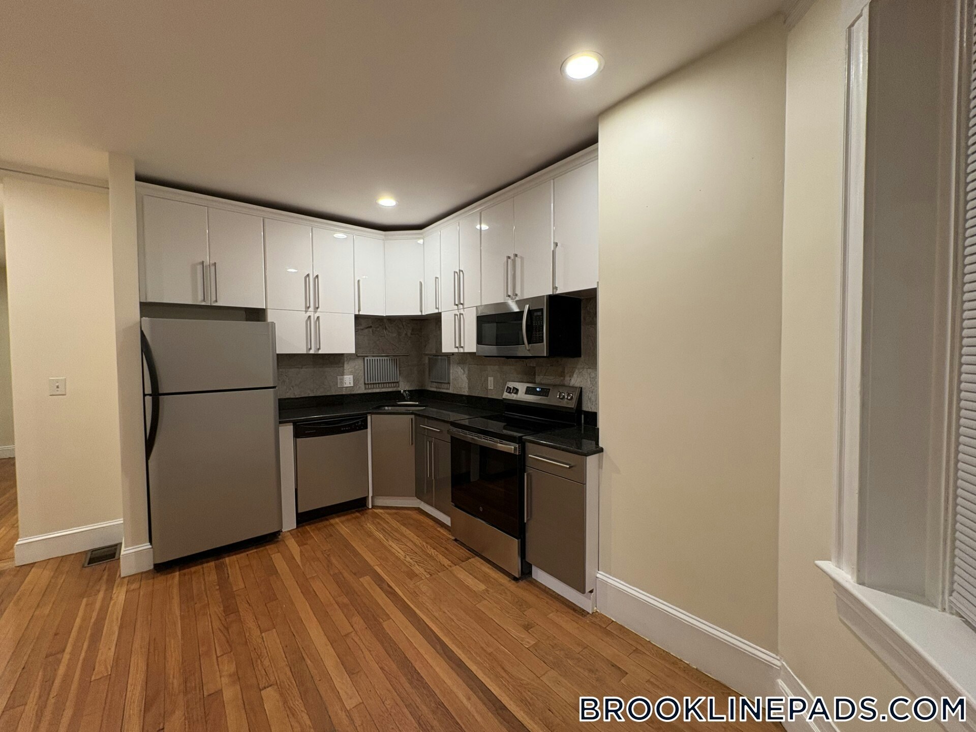 Building Photo - 191 Winthrop Rd