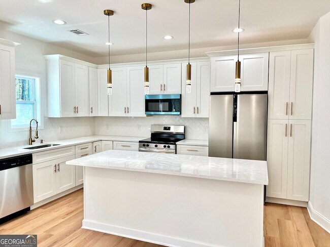 Building Photo - 204 Custer Cir