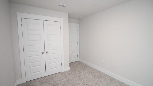 Building Photo - 1635 Iroquois Ct