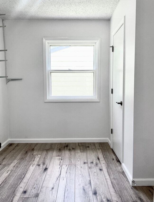 Building Photo - Italian Estates Property Management