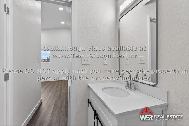 Building Photo - 1960 Summertree Dr