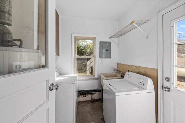 Building Photo - 4705 Jackson St