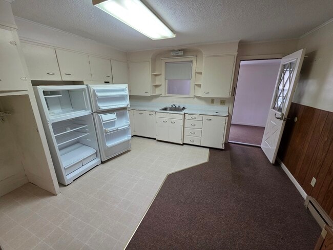 Building Photo - 515 Main St