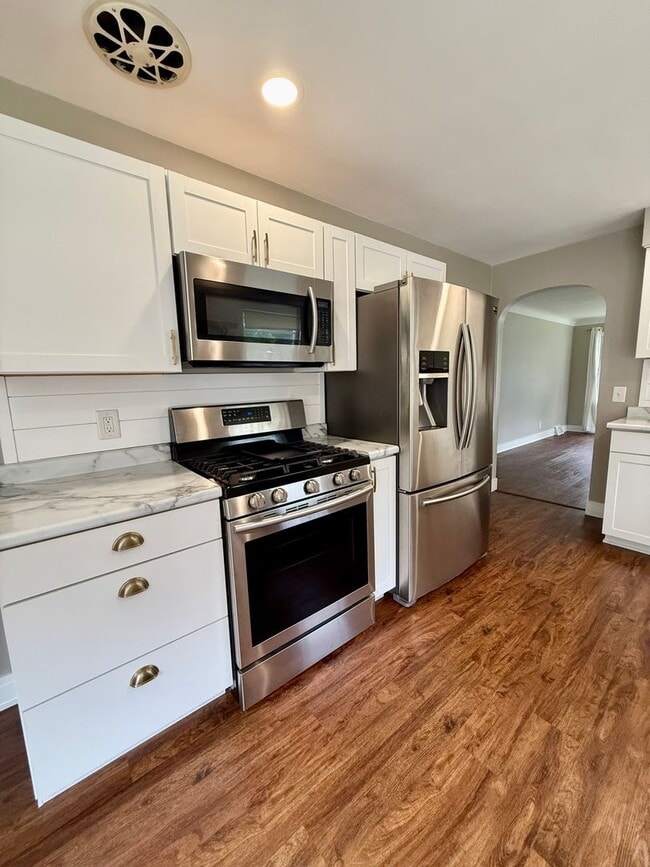 Building Photo - Four Bedroom Home in Kalamazoo