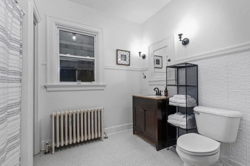 Building Photo - 231 E College Ave