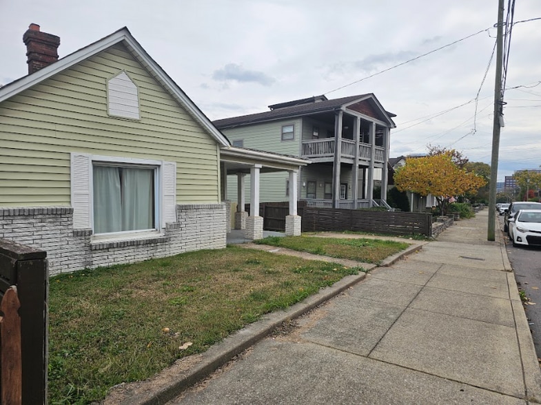 Building Photo - 1014 11th Ave N