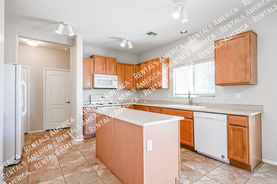 Building Photo - 910 S 118th Ln