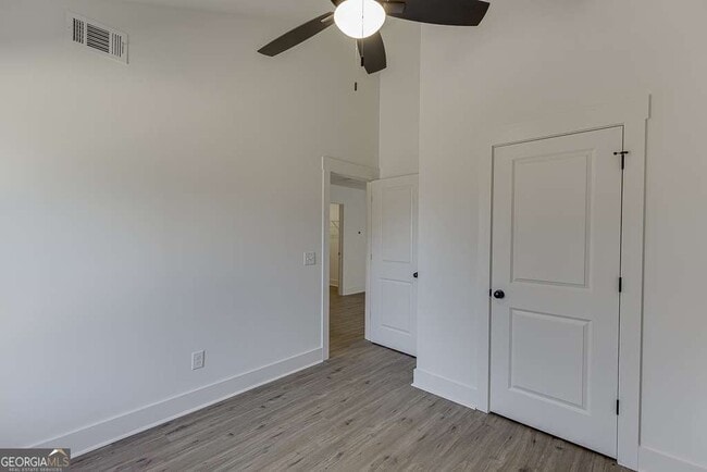 Building Photo - 585 Clayton St