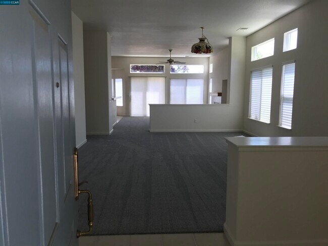 Building Photo - 580 Central Park Pl
