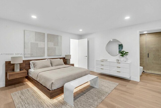 Building Photo - 4917 SW 32nd Way