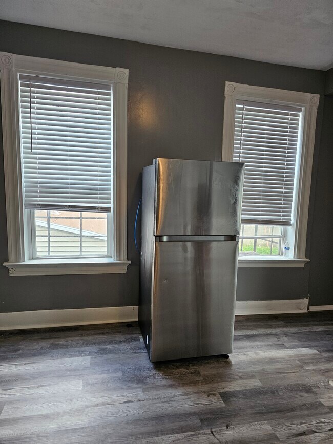 Building Photo - 3179 River Rd