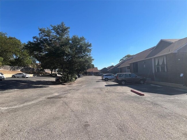 Building Photo - 1840 Burton Dr