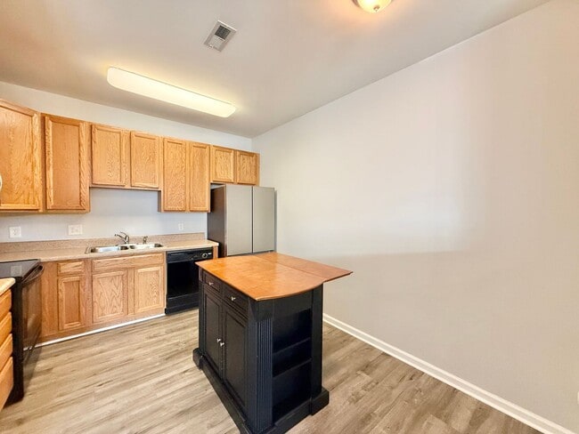 Building Photo - **OFFERING REFUNDABLE APPLICATION FEES** Charming 3BD, 2.5BA Raleigh Townhome Near Interstates an...