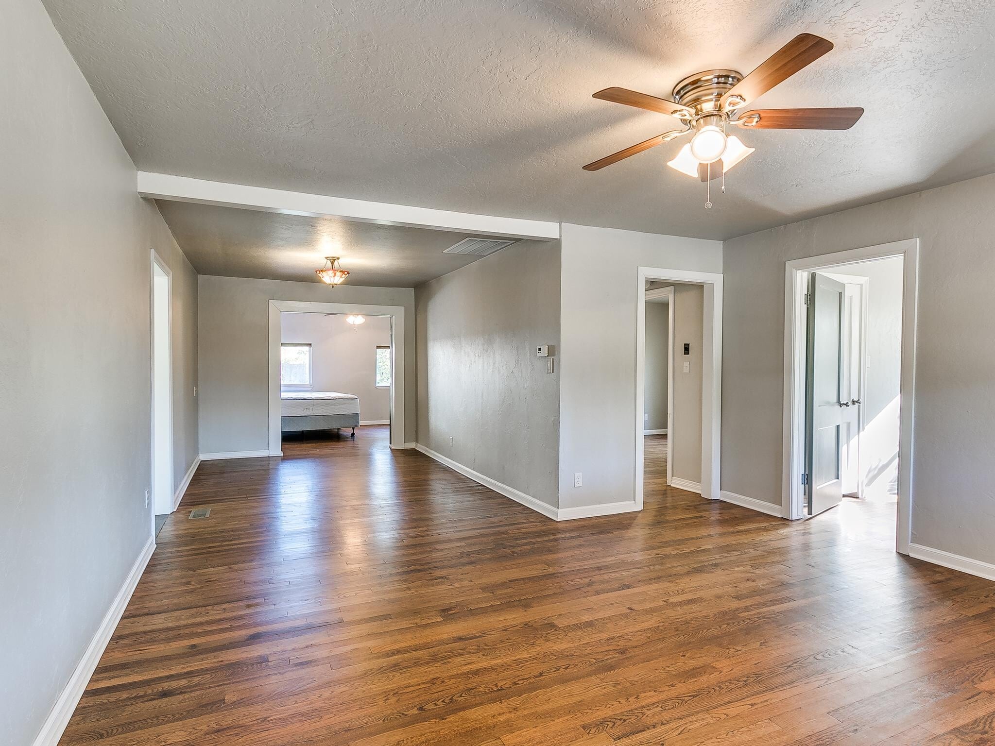 Building Photo - 703 Dakota St