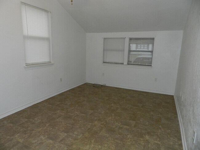 Building Photo - 1602 NW 12th St