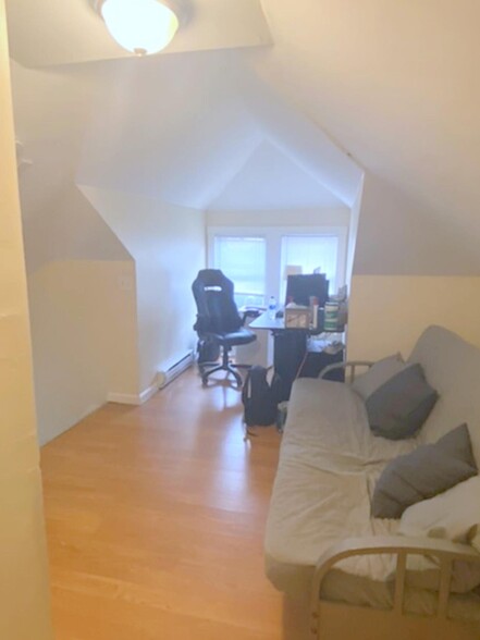 Building Photo - 84 Hooker Ave