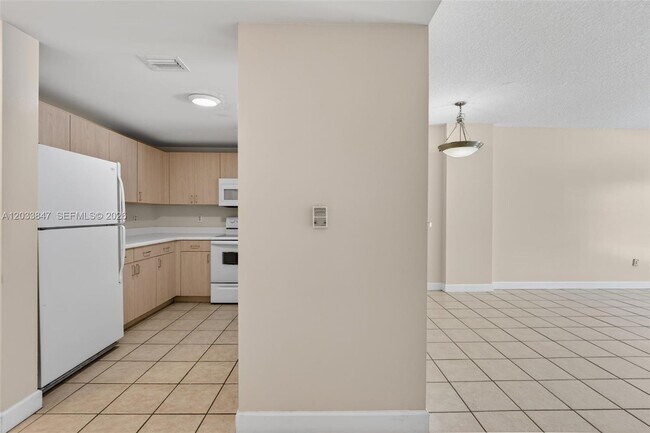 Building Photo - 50 Menores Ave
