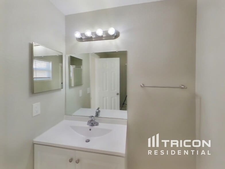 Building Photo - 11357 Pickford St