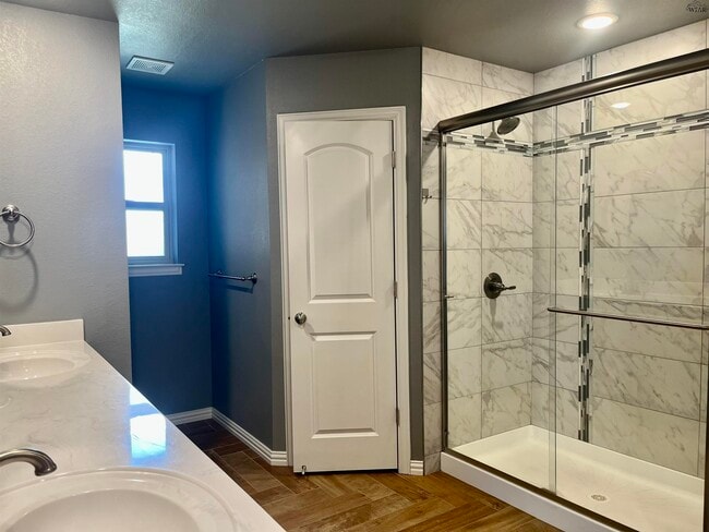 Building Photo - 5021 Olivia Ln