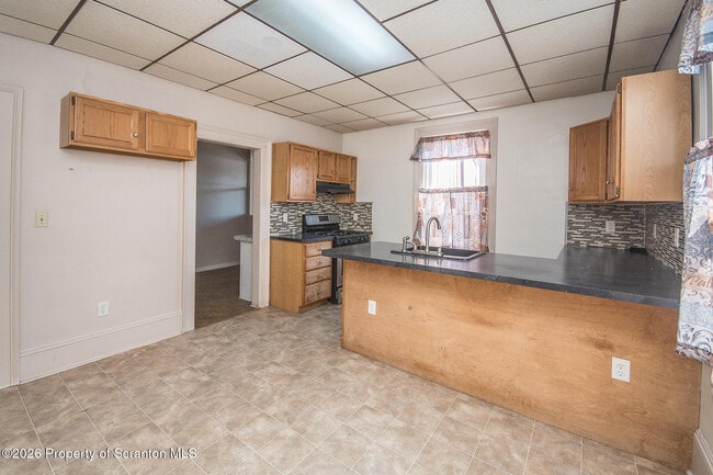 Building Photo - 1827-1829 Main St