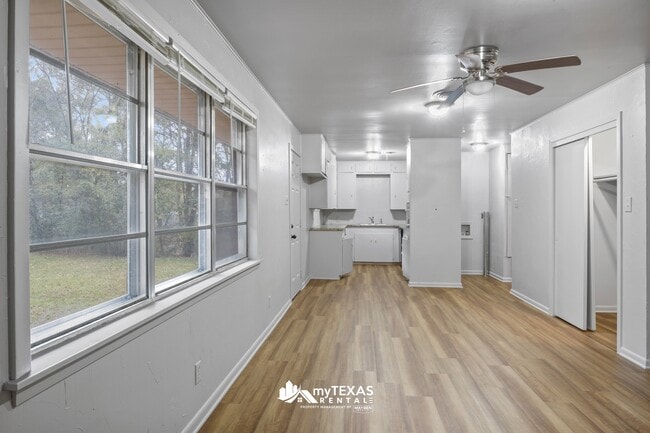 Building Photo - 403 Dogwood Ln