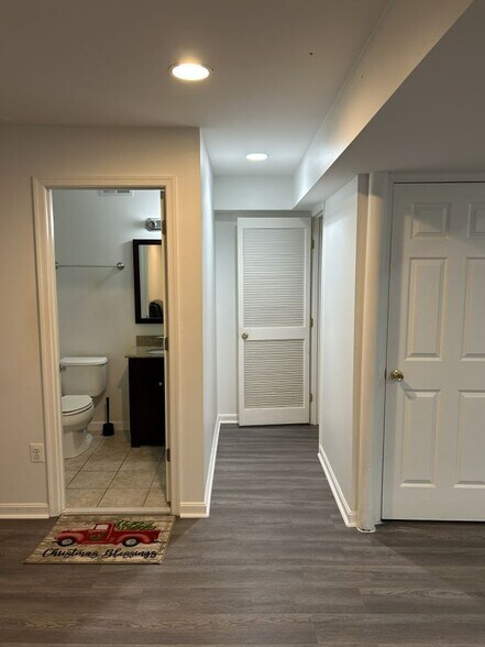 Building Photo - 20573 Breezyhill Dr