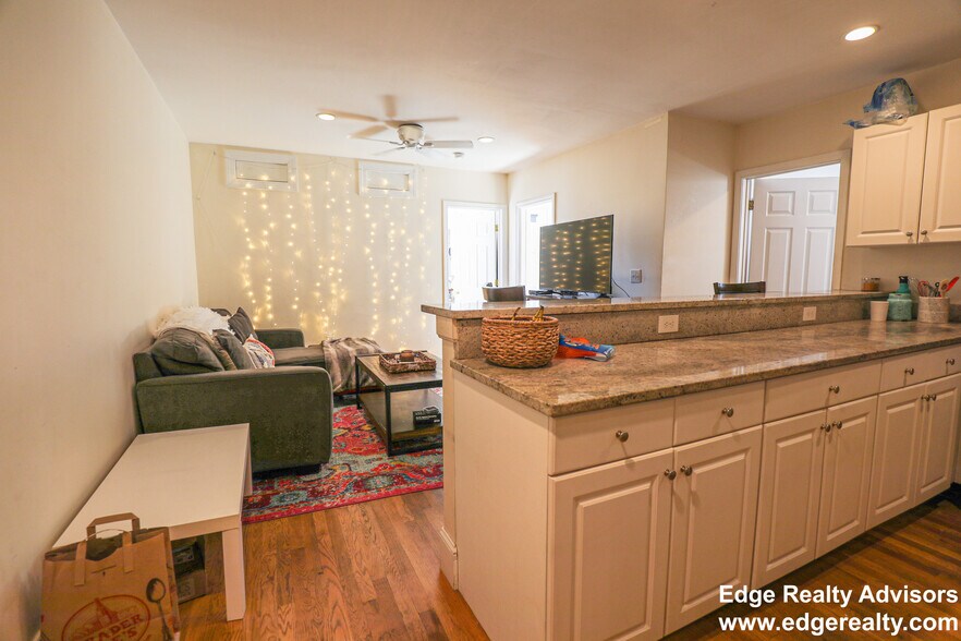 Building Photo - 66 Egmont St