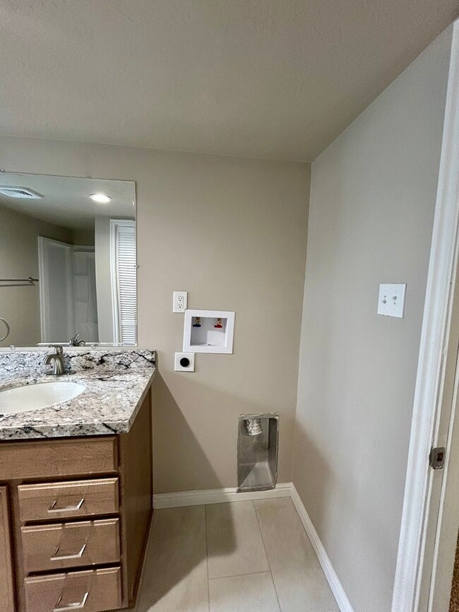 Building Photo - Remodeled 3 Bed, 2 Bath Home in West Jordan — Available Now