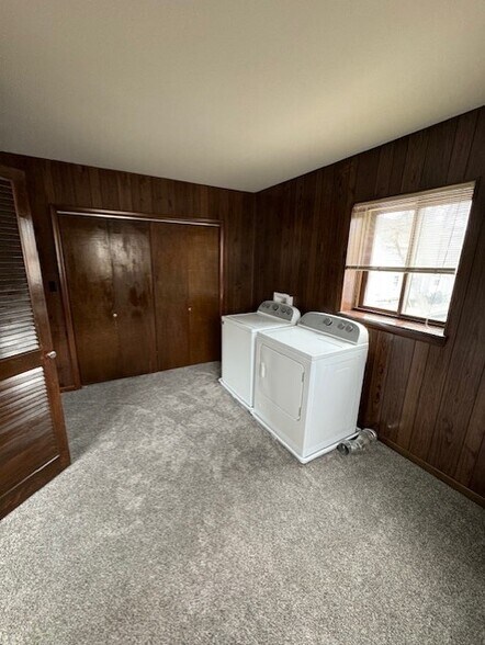 Bedroom 2 with Washer/ Dryer - 930 Elm St