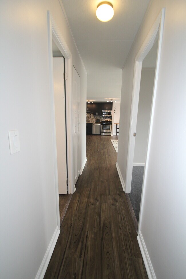 Building Photo - 1401 Charlemagne Cir