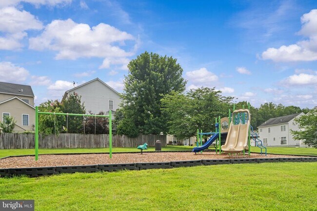 Building Photo - 10 Everglades Ln