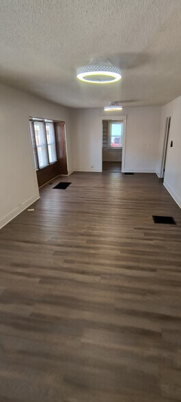 Large front room - 4104 Elledge Dr