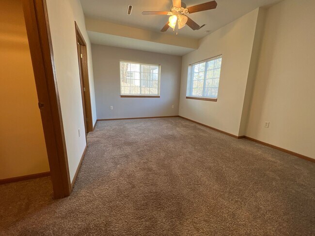 Building Photo - Large 2 Bedroom, 2 Bath apartment with 2 c...