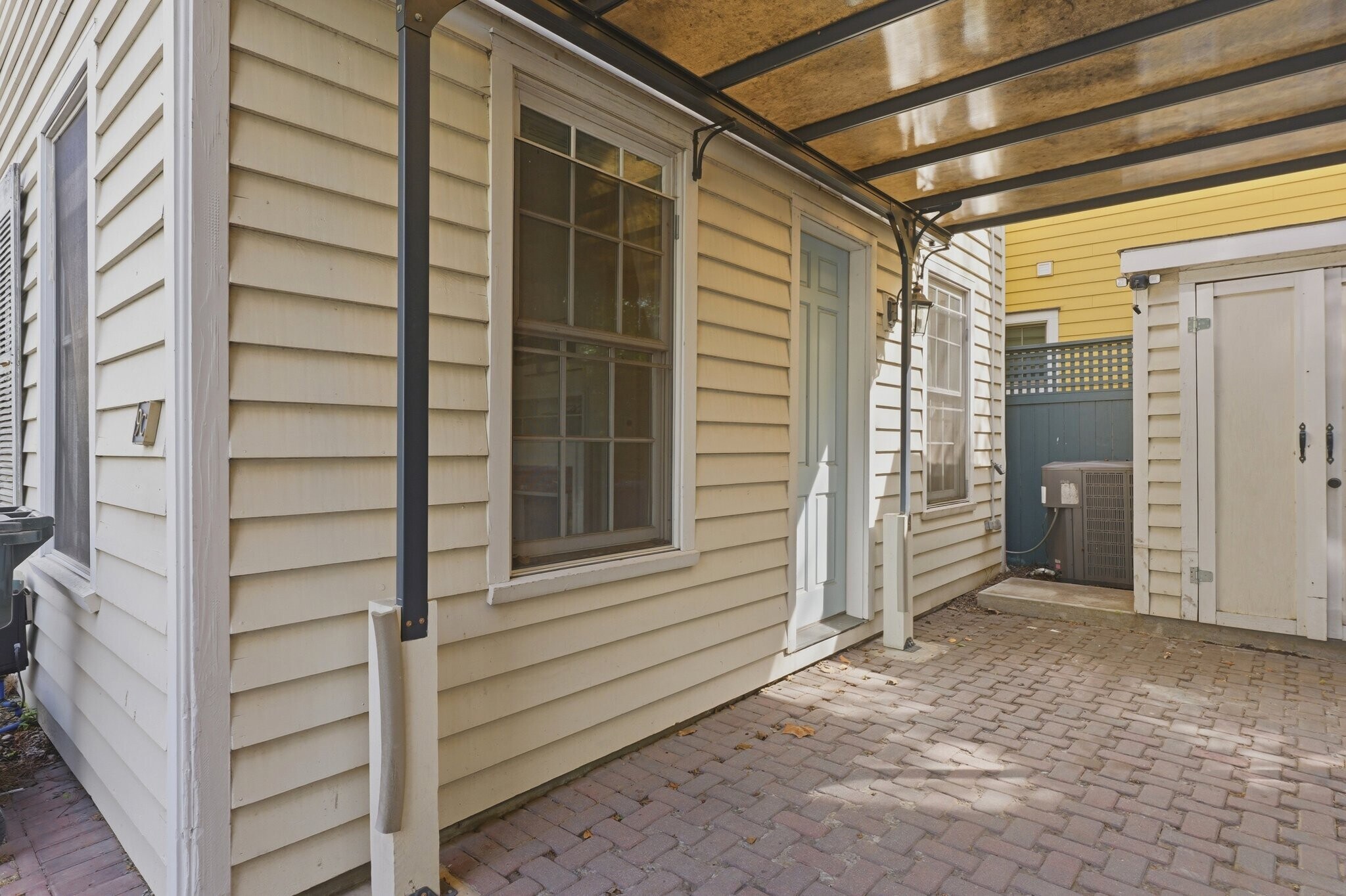 Building Photo - 9 Bogard St