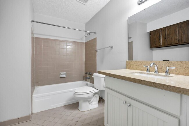 Building Photo - cpl8