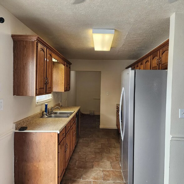 Building Photo - 9706 El Prado St