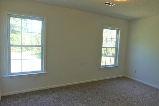 Building Photo - 206 River Oaks Cir