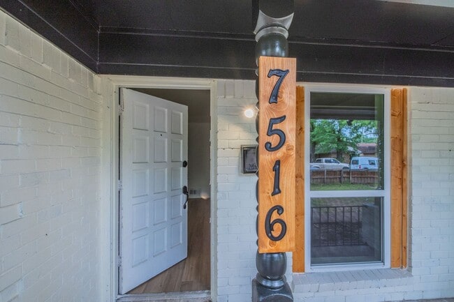 Building Photo - Remodeled 2BR Home w/ Fenced Yard – Only $1395