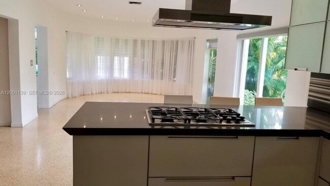 Building Photo - 625 93rd St