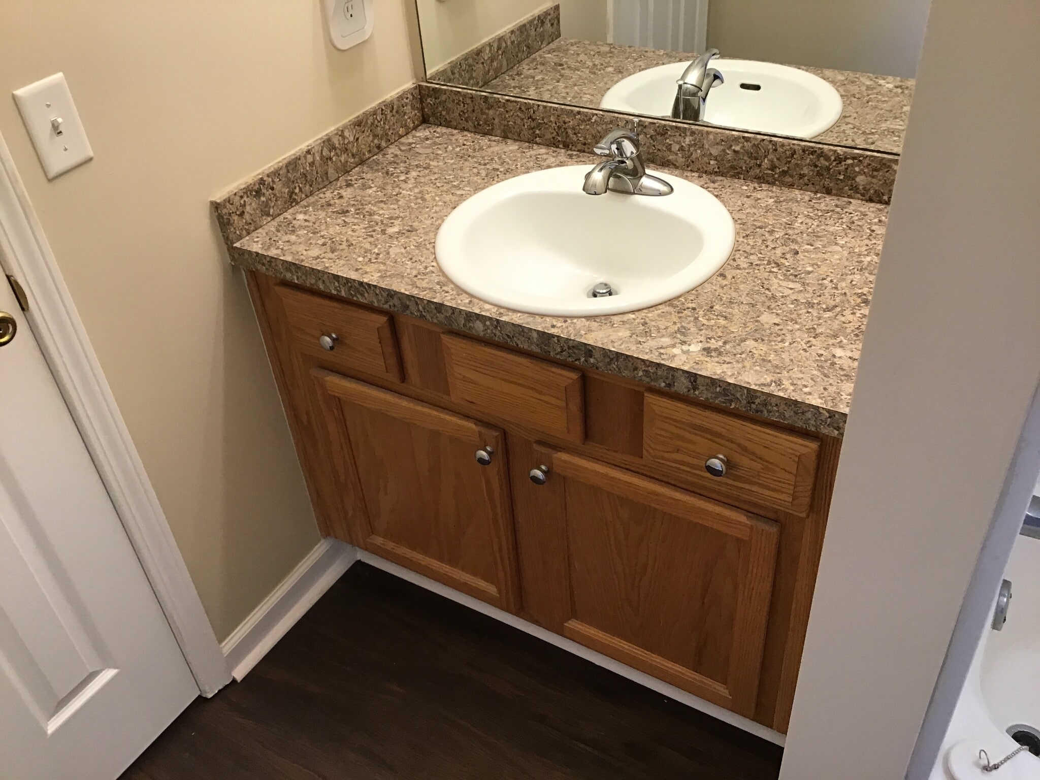 Building Photo - 634 Coopers Ln N