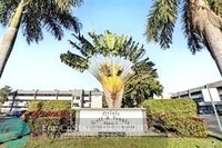 Building Photo - 7897 Golf Cir Dr