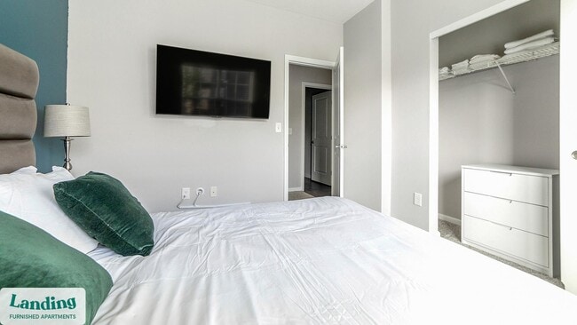 Building Photo - 4664 Kenny Rd