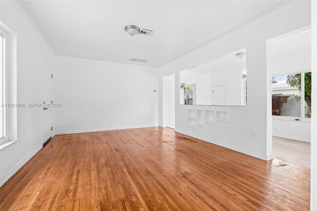 Building Photo - 201 S Biscayne River Dr