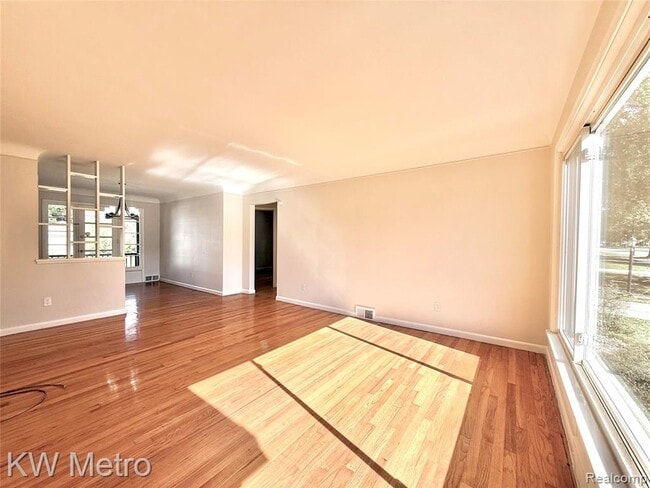 Building Photo - 2180 Vernier Rd